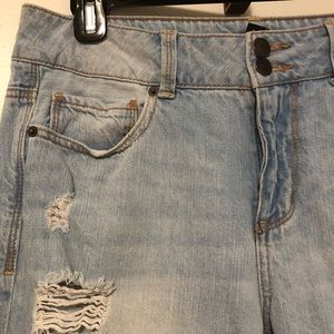 👖 FOREVER 21 Distressed Jeans